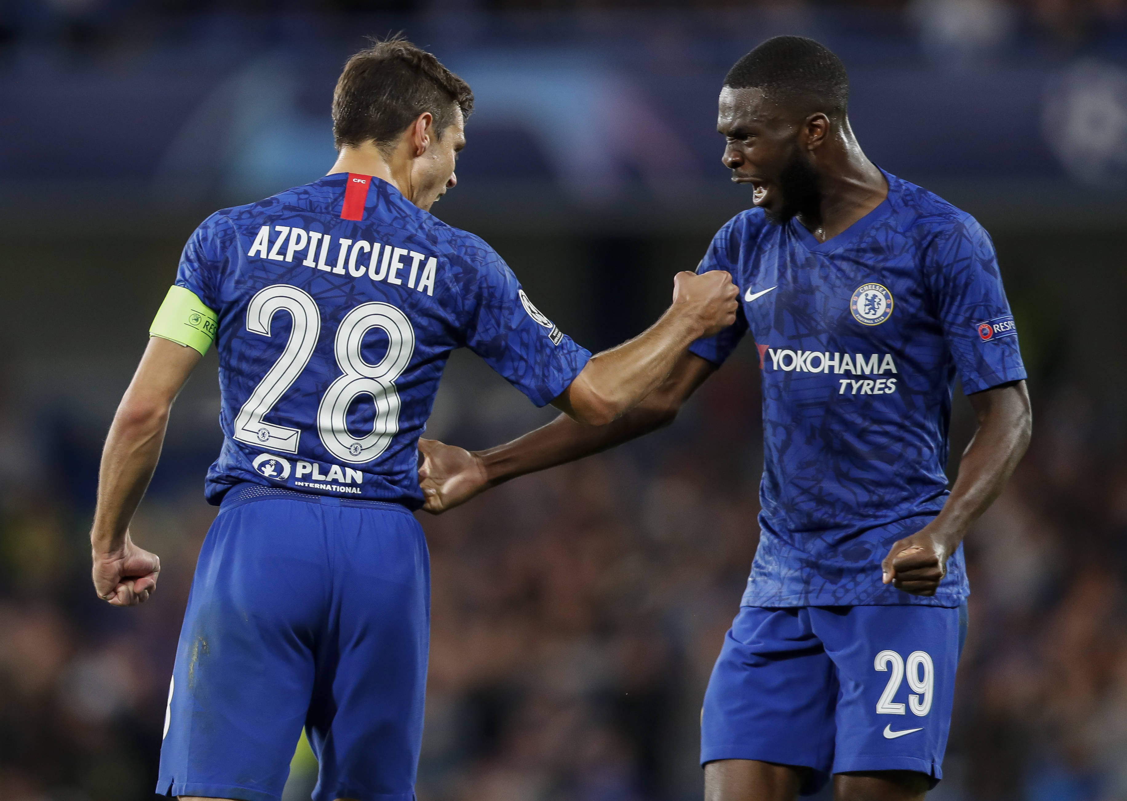 反应背后有 反应背后有