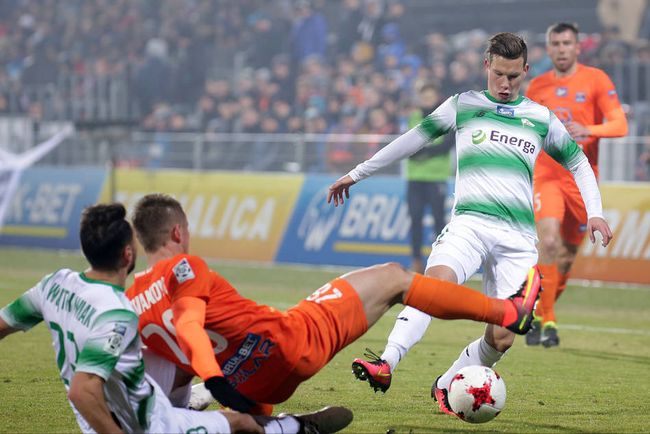 对抗中保持 对抗中保持